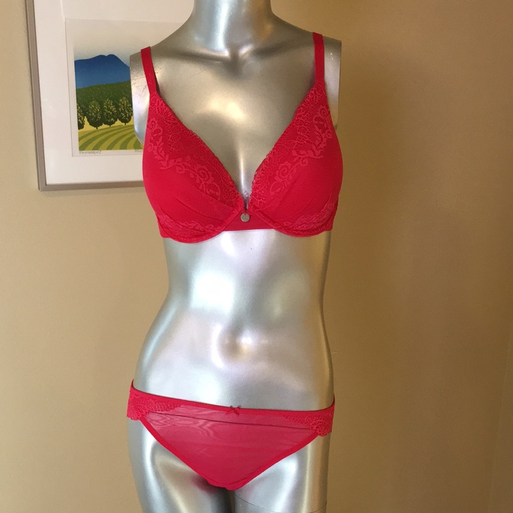 DKNY | Red Lace Underwire Bra & Underwear Set